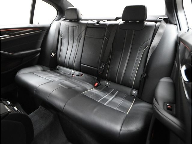 BMW 5SERIES SEDAN 2018 Image 31