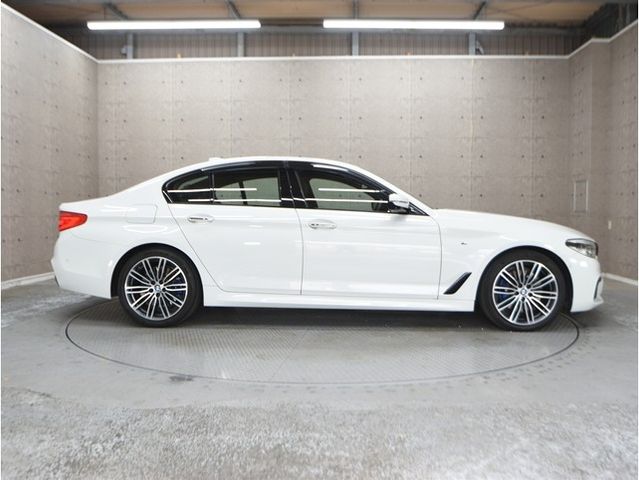 BMW 5SERIES SEDAN 2018 Image 31