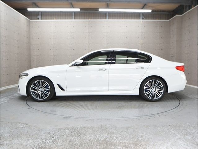BMW 5SERIES SEDAN 2018 Image 31