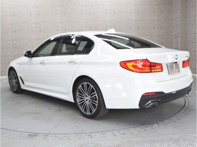 BMW 5SERIES SEDAN 2018 Image 31