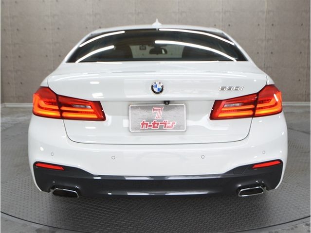 BMW 5SERIES SEDAN 2018 Image 31