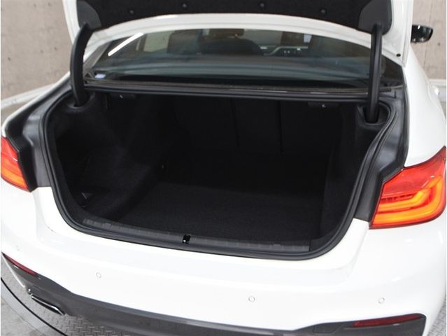 BMW 5SERIES SEDAN 2018 Image 31