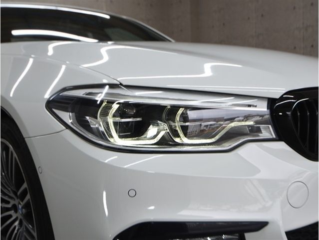BMW 5SERIES SEDAN 2018 Image 31
