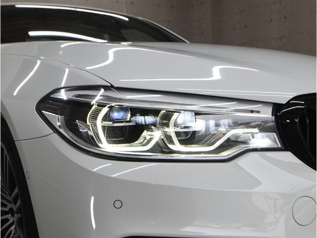 BMW 5SERIES SEDAN 2018 Image 31