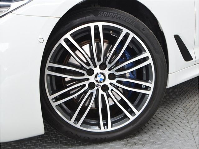 BMW 5SERIES SEDAN 2018 Image 31