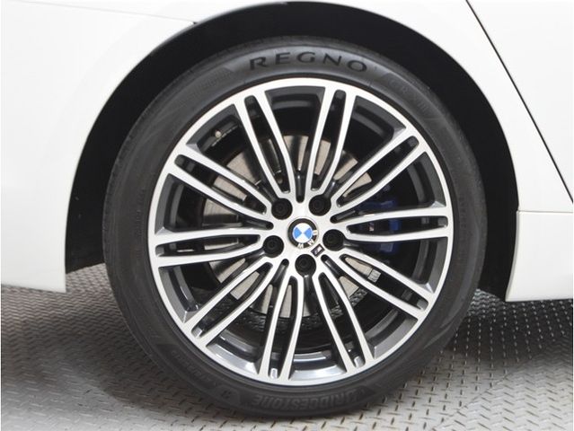 BMW 5SERIES SEDAN 2018 Image 31