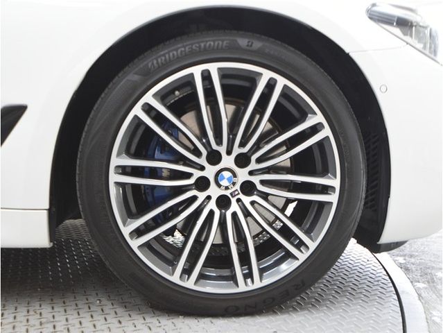 BMW 5SERIES SEDAN 2018 Image 31