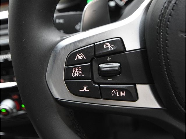 BMW 5SERIES SEDAN 2018 Image 31