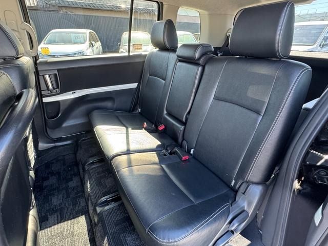 TOYOTA ISIS 2013 Image 31