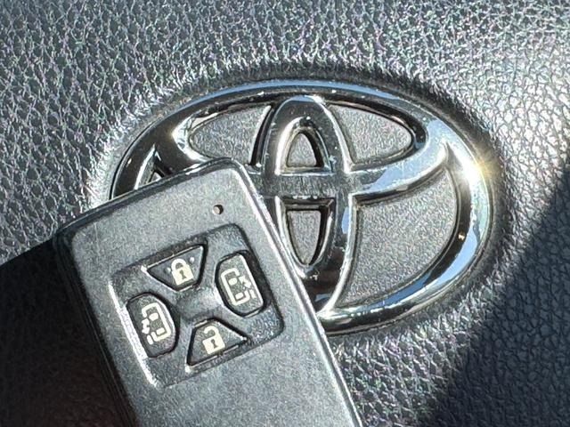 TOYOTA ISIS 2013 Image 31