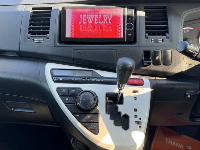 TOYOTA ISIS 2013 Image 31