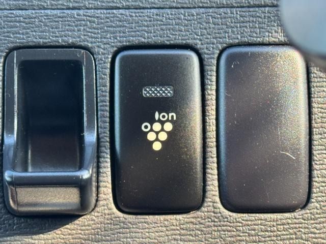 TOYOTA ISIS 2013 Image 31