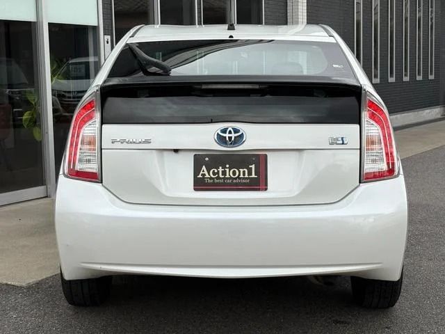 TOYOTA PRIUS 2013 Image 31