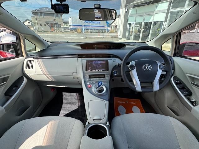 TOYOTA PRIUS 2012 Image 31