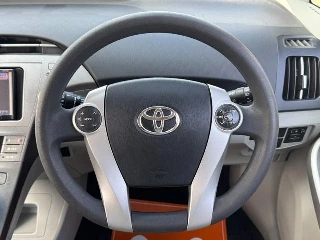 TOYOTA PRIUS 2012 Image 31