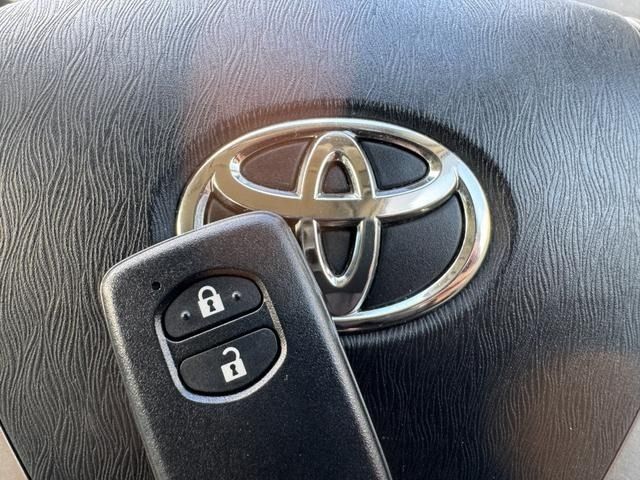 TOYOTA PRIUS 2012 Image 31