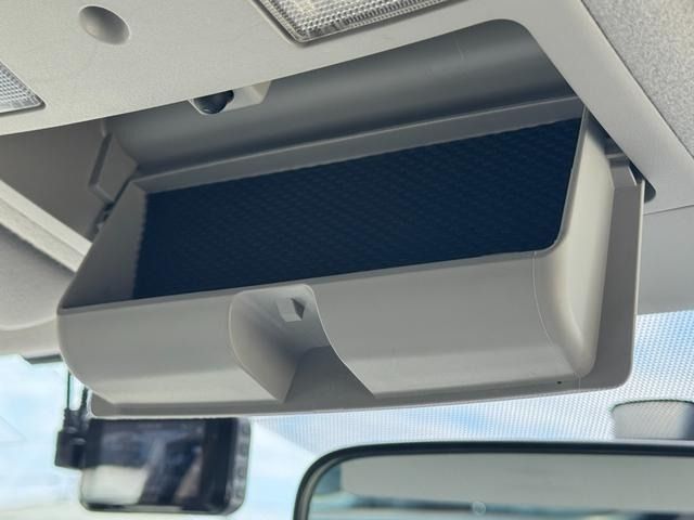 TOYOTA PRIUS 2012 Image 31