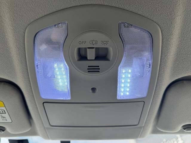 TOYOTA PRIUS 2012 Image 31