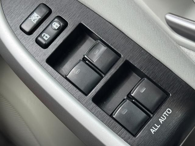 TOYOTA PRIUS 2012 Image 31