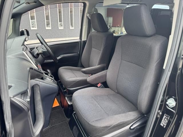 TOYOTA VOXY 2015 Image 31