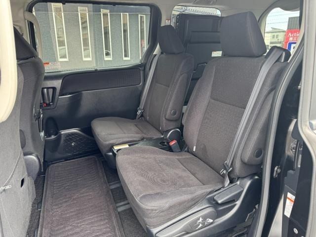 TOYOTA VOXY 2015 Image 31