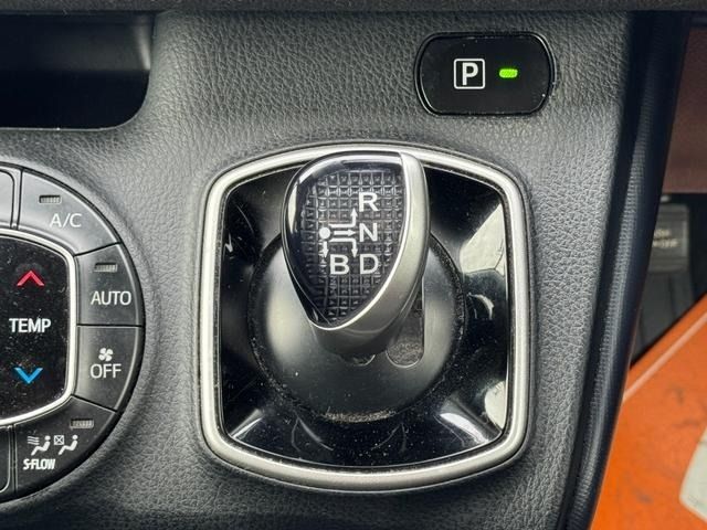 TOYOTA VOXY 2015 Image 31