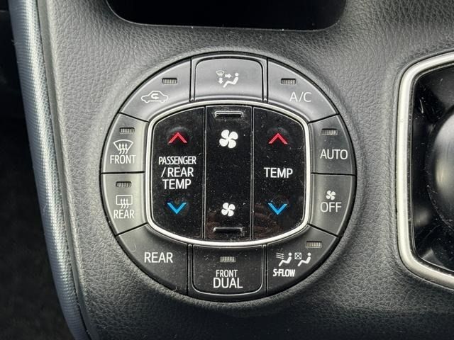 TOYOTA VOXY 2015 Image 31