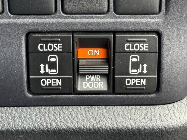 TOYOTA VOXY 2015 Image 31