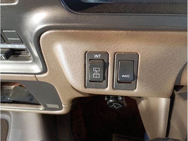 NISSAN CARAVAN COACH 4WD 1992 Image 31