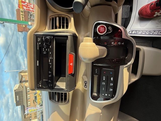 HONDA N BOX 2016 Image 31