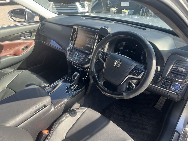 TOYOTA CROWN SEDAN HYBRID 2014 Image 31