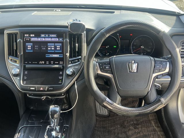 TOYOTA CROWN SEDAN HYBRID 2014 Image 31