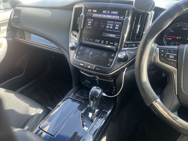 TOYOTA CROWN SEDAN HYBRID 2014 Image 31