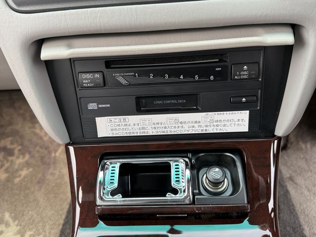 TOYOTA CROWN MAJESTA 2003 Image 31