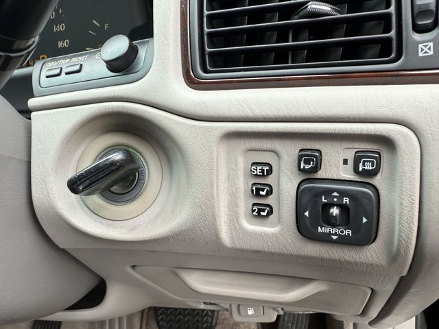 TOYOTA CROWN MAJESTA 2003 Image 31