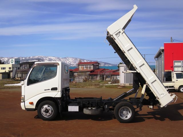 HINO DUTRO 2011 Image 31