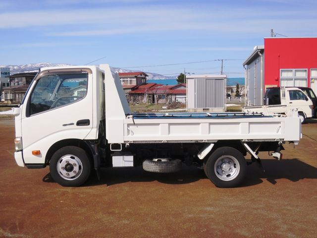 HINO DUTRO 2011 Image 31