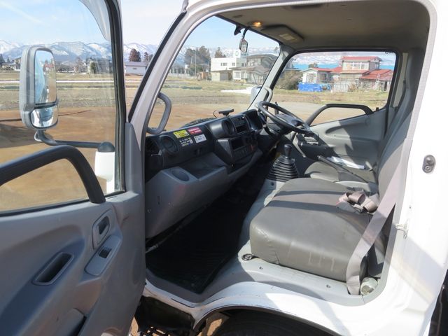 HINO DUTRO 2011 Image 31