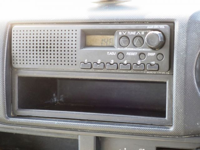 HINO DUTRO 2011 Image 31