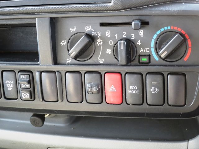 HINO DUTRO 2011 Image 31