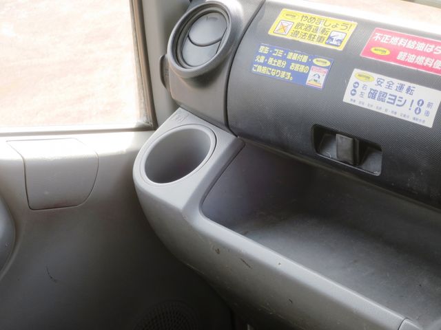 HINO DUTRO 2011 Image 31