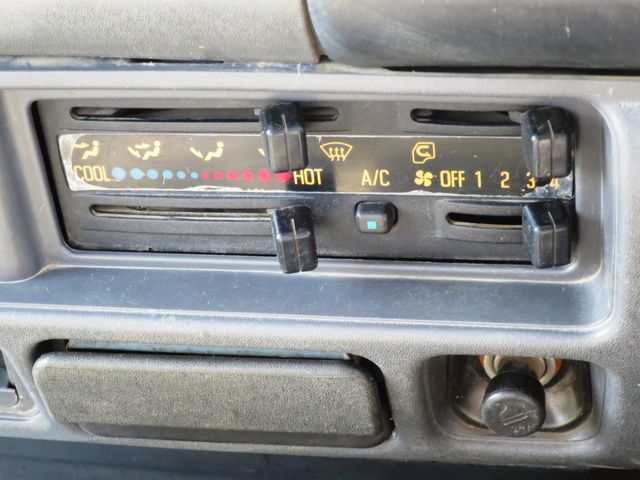 ISUZU ELF 2002 Image 31