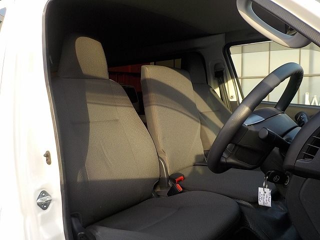 TOYOTA HIACE VAN 1.25T 2WD 2021 Image 31