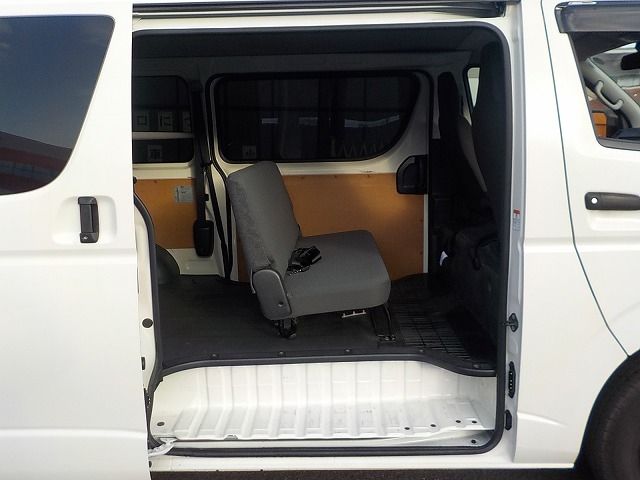 TOYOTA HIACE VAN 1.25T 2WD 2021 Image 31