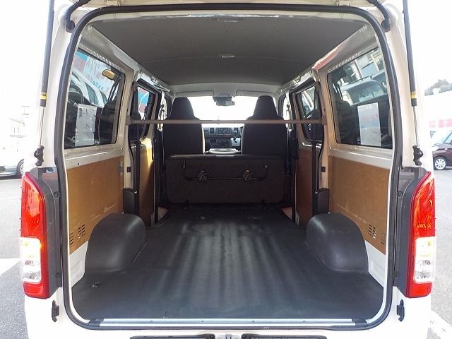 TOYOTA HIACE VAN 1.25T 2WD 2021 Image 31