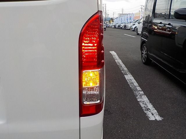 TOYOTA HIACE VAN 1.25T 2WD 2021 Image 31