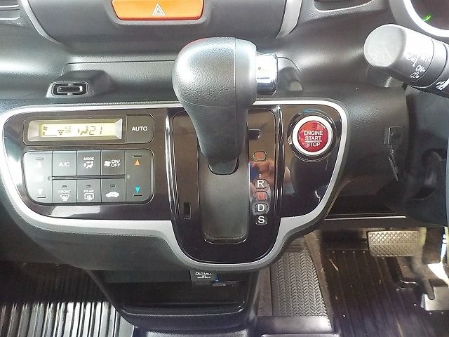 HONDA N BOX 2014 Image 31