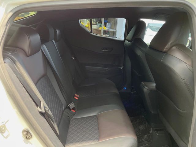 TOYOTA C-HR 2018 Image 31