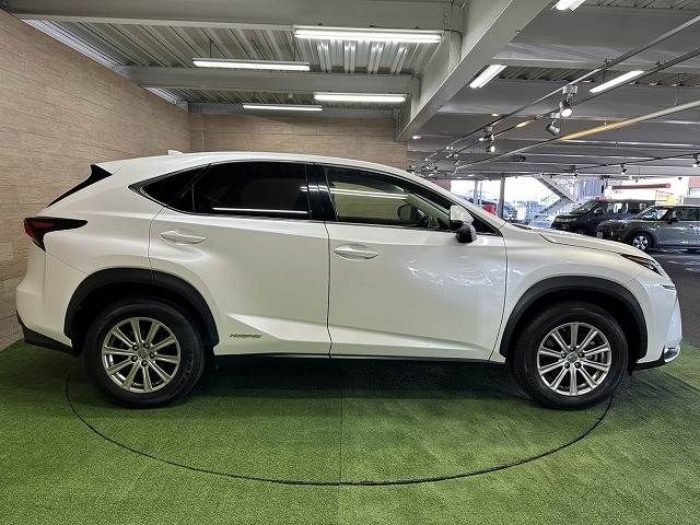 TOYOTA LEXUS NX300H 2016 Image 31