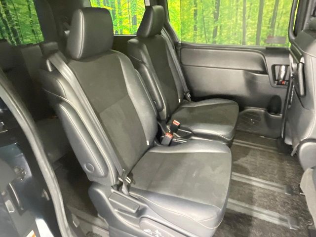 TOYOTA NOAH HYBRID 2018 Image 31